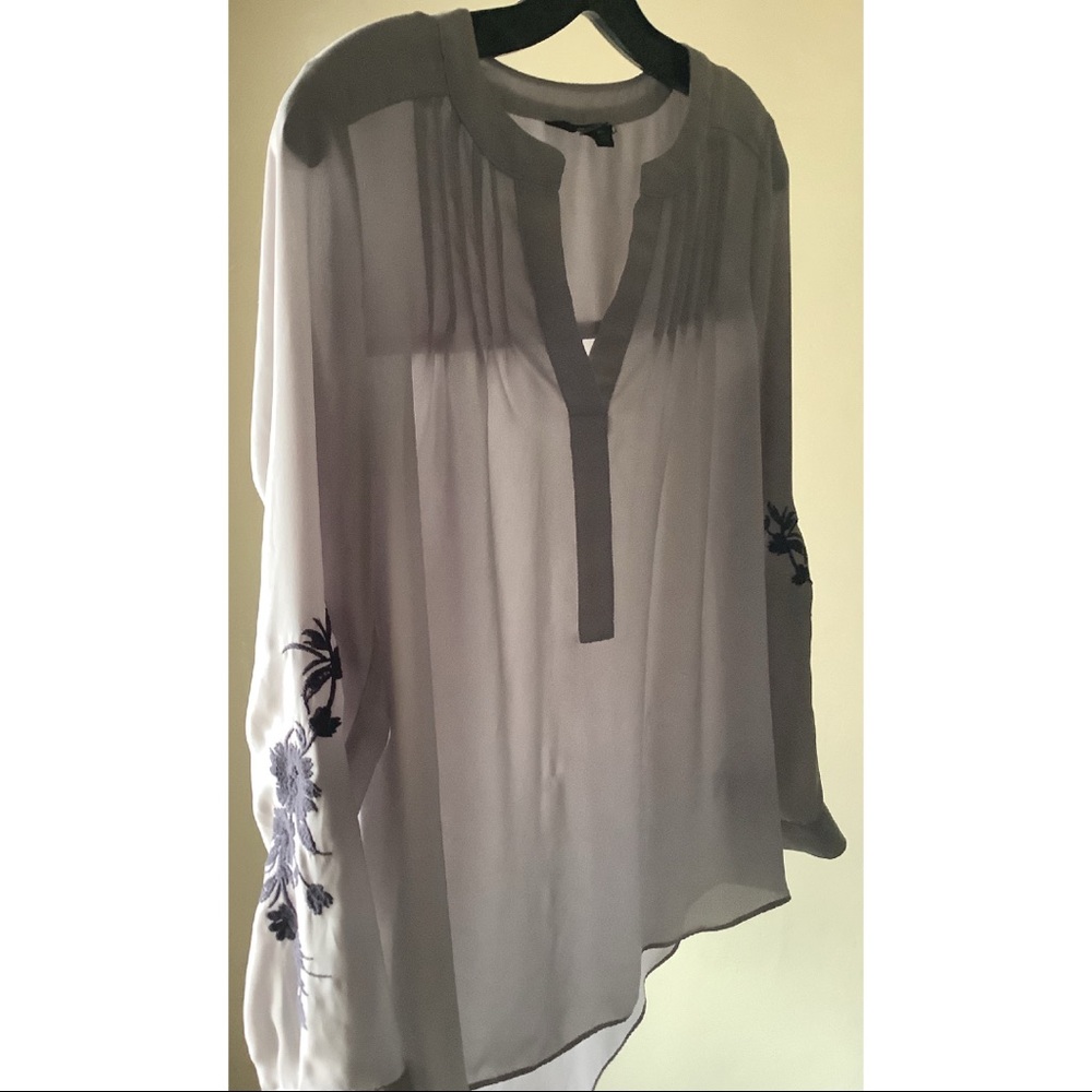 Simply Vera Vera Wang Grey Blouse Shirt with Flowers XS